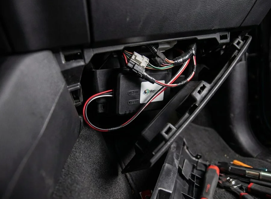 Regular hardwired tracker installed under the dash